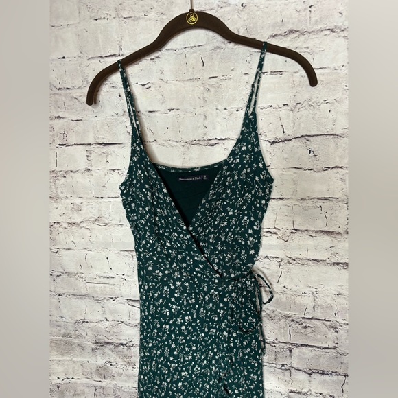 Small Abercrombie & Fitch green floral wrap dress - Picture 2 of 7